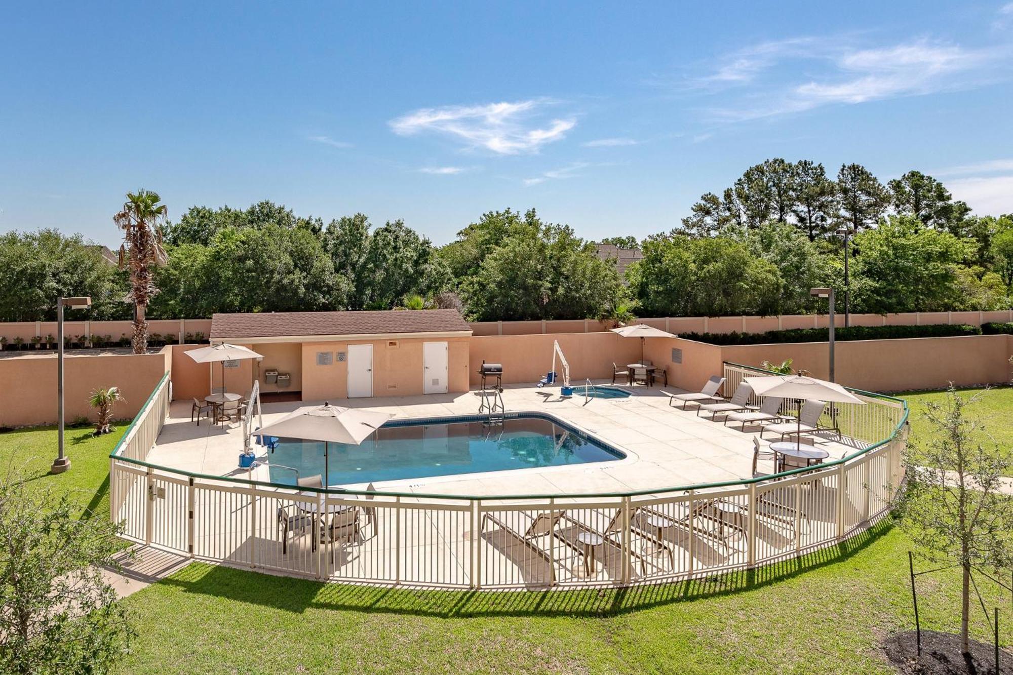 Courtyard By Marriott Bryan College Station Hotel Exterior photo